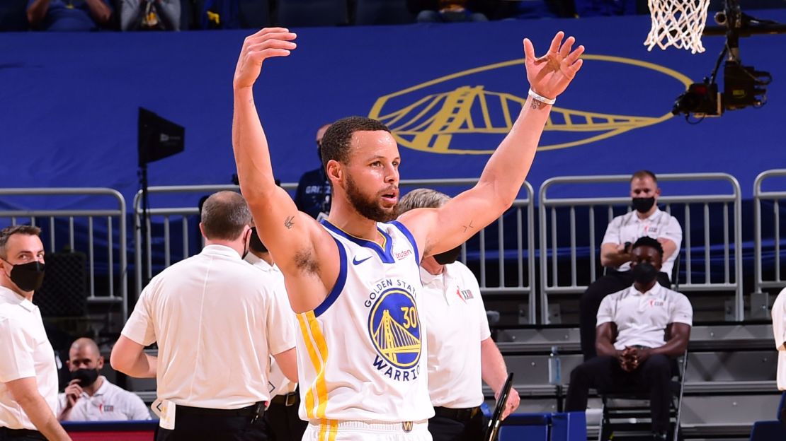 Stephen Curry celebrates during the game against the Memphis Grizzlies on Sunday. 