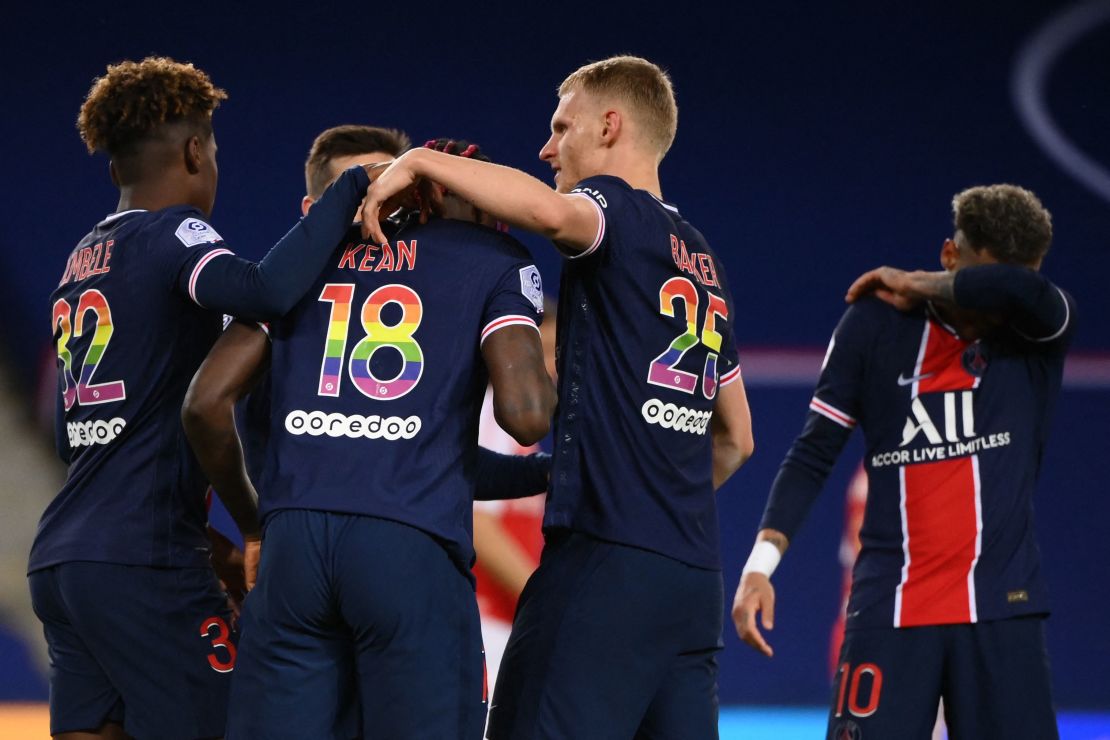 Paris Saint-Germain beat Reims 4-0 to keep the Ligue 1 title race alive.