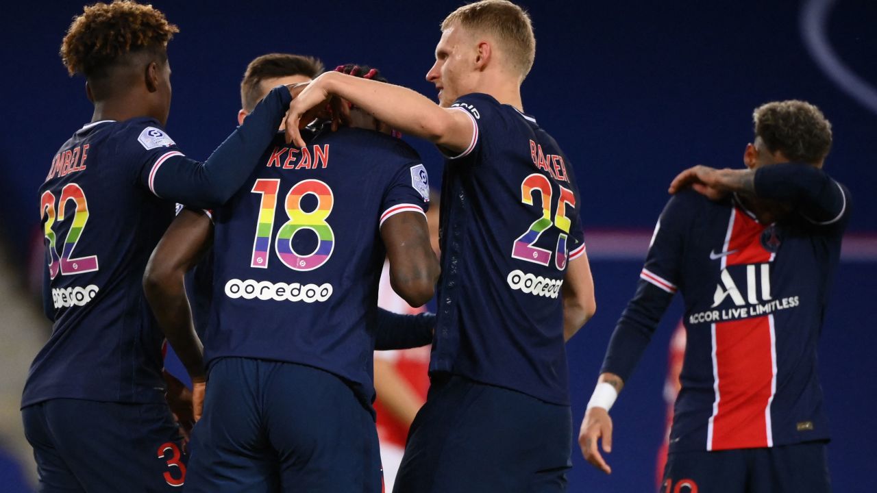 Paris Saint-Germain beat Reims 4-0 to keep the Ligue 1 title race alive.