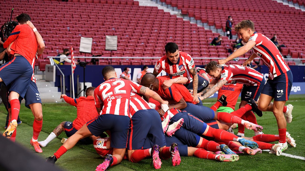 Atlético Madrid celebrate after Luis Suarez scores its winning goal.