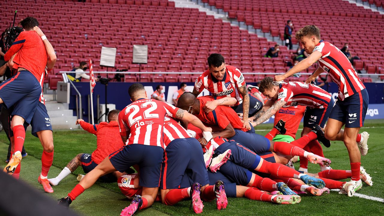 Atlético Madrid celebrate after Luis Suarez scores its winning goal.