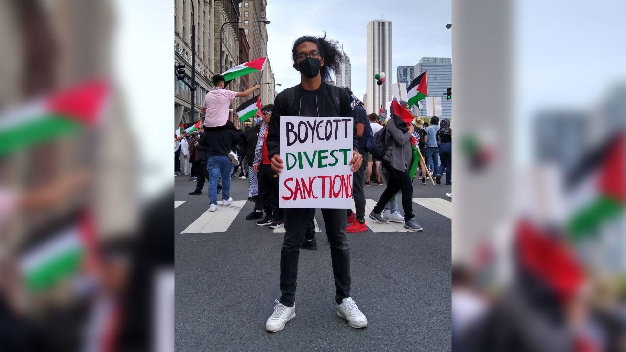 Febi Ramadhan stands in the middle of a Pro-Palestinian protest in Chicago holding his handmade sign.
