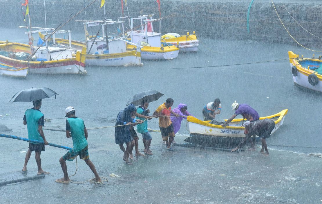 Covid-19 lockdown: 10,000 fisherfolk are stranded along Maharashtra, Goa  and Karnataka coasts