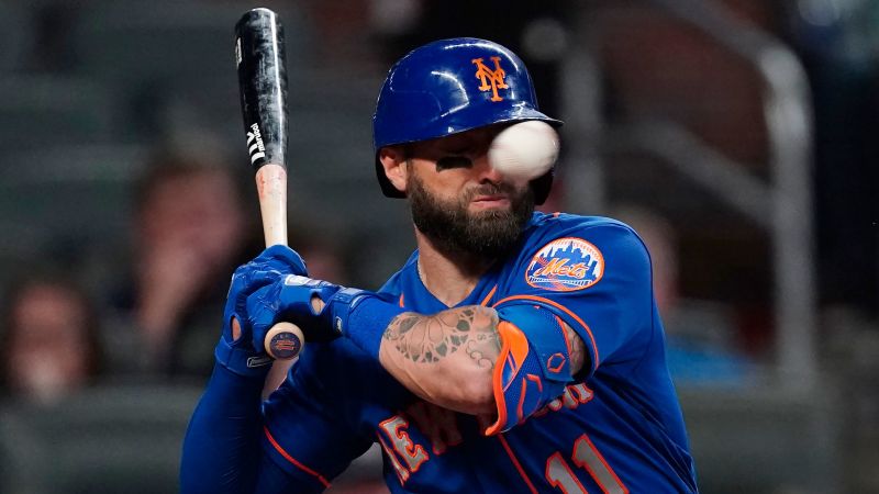 Mets' Kevin Pillar used to mask but not 'rude' taunts