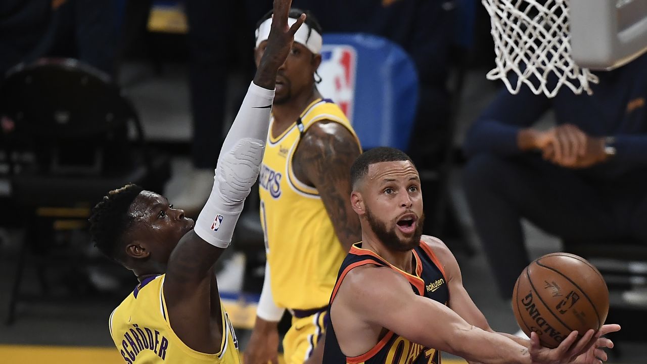 Curry scored 37 points in the Warriors' loss against the Lakers.