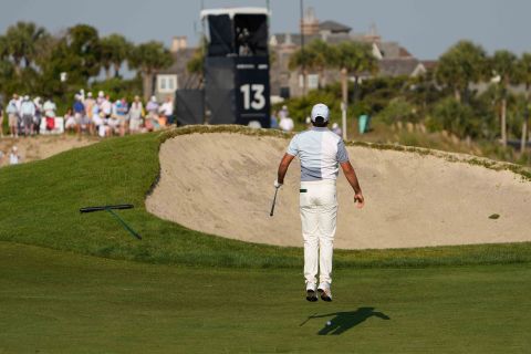 Phil Mickelson atop leaderboard heading into final round at ...