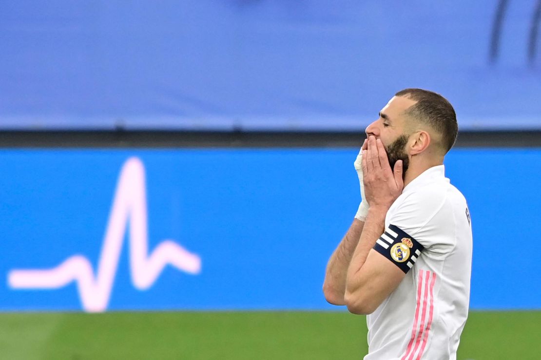 Benzema reacts after missing an opportunity.