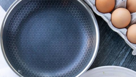 Underscored nonstick pan hex