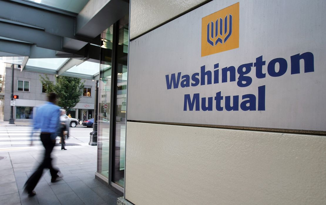 People walk past Washington Mutual Inc.'s headquarters September 16, 2008 in Seattle. 