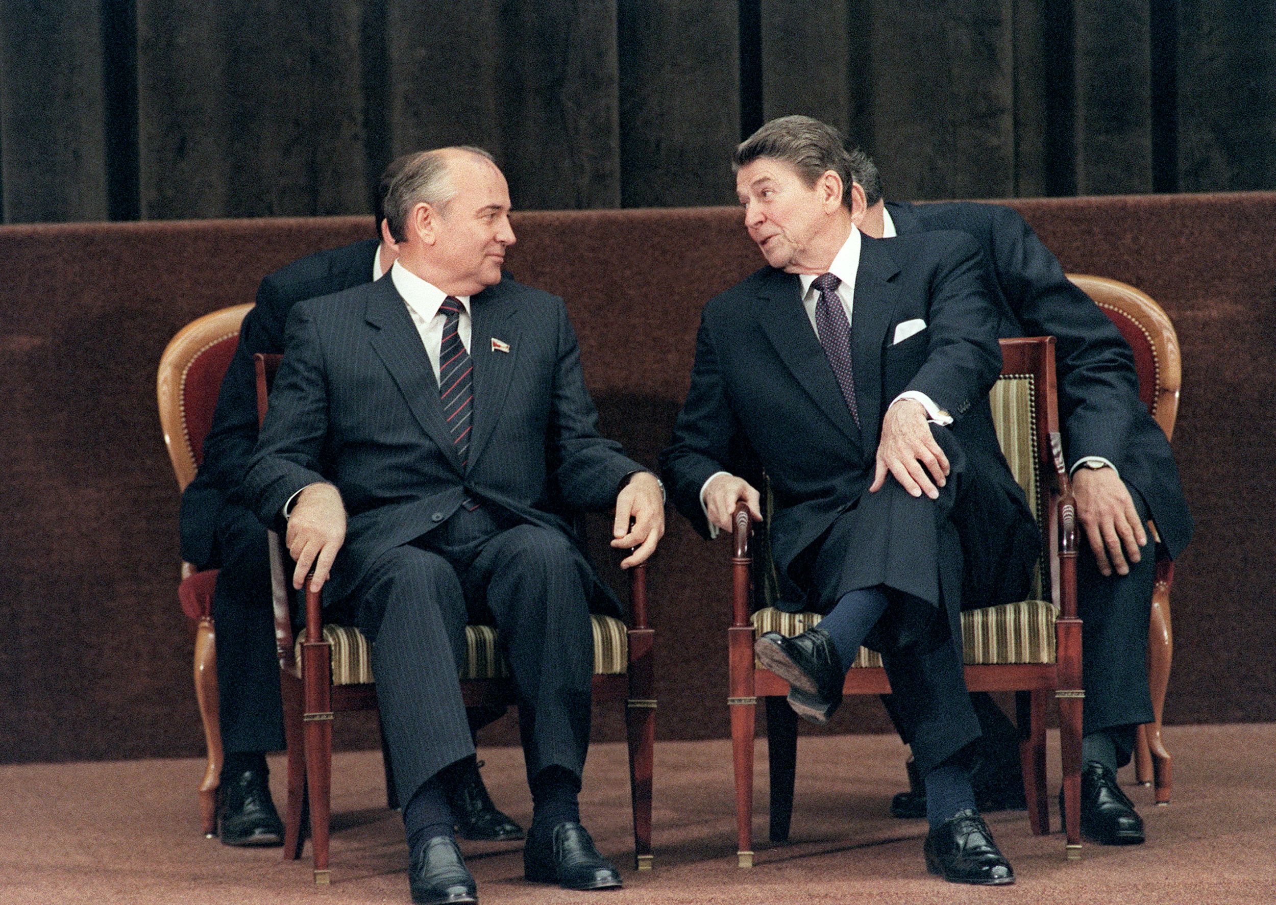 vladimir putin kgb reagan