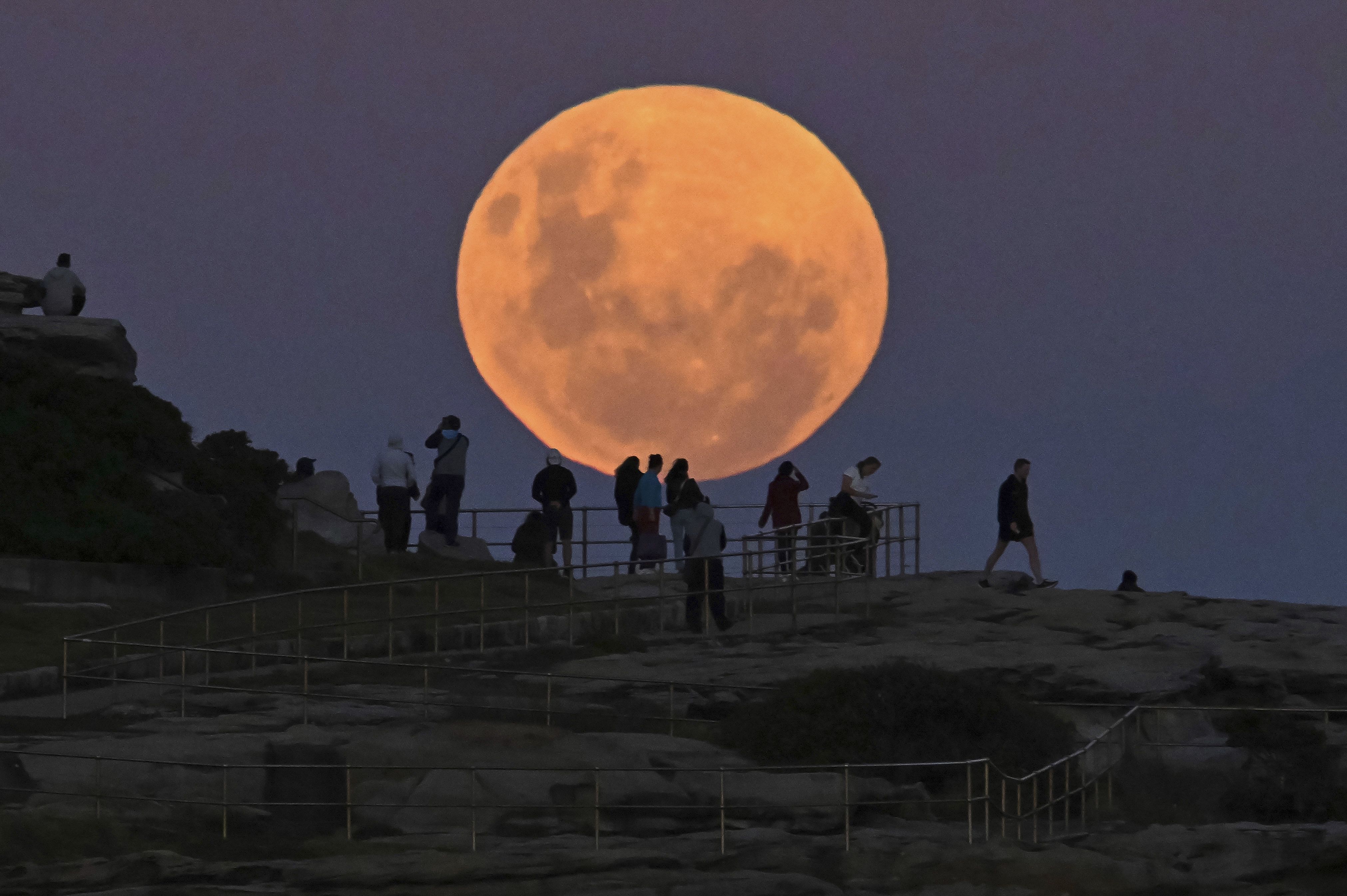 Super Blood Moon and Lunar Eclipse 2021: When to Watch - The New York Times
