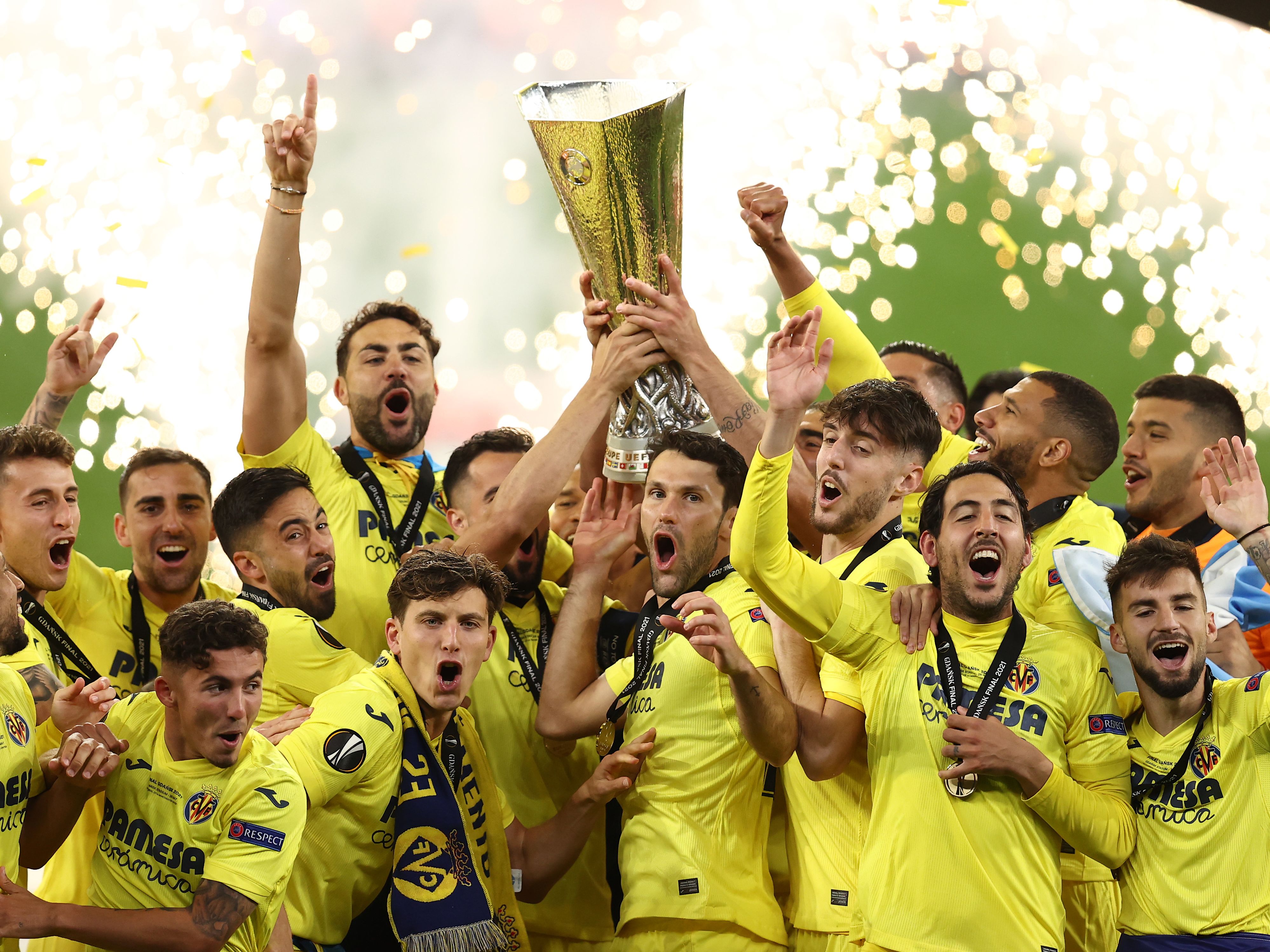 Transplanteren Ongemak dinosaurus Europa League final: Villarreal defeats Manchester United in dramatic  penalty shootout to win first major European trophy | CNN