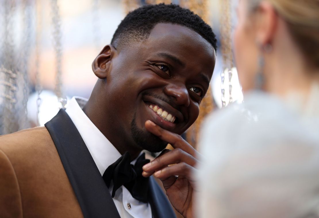 Daniel Kaluuya wearing Fenty Beauty foundation at the 2018 Oscars.