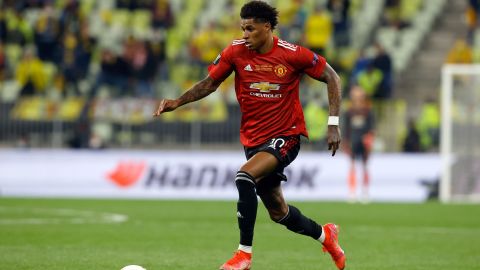 Rashford controls the ball during the Europa League final.