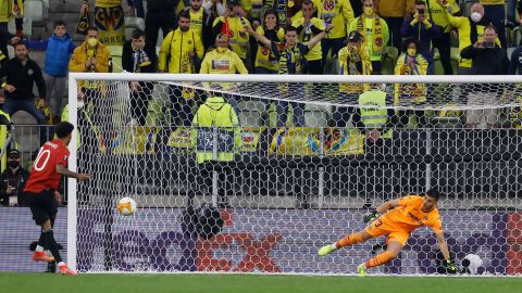 Rashford scores United's fourth penalty in the penalty shoot out during the UEFA Europa League Final.