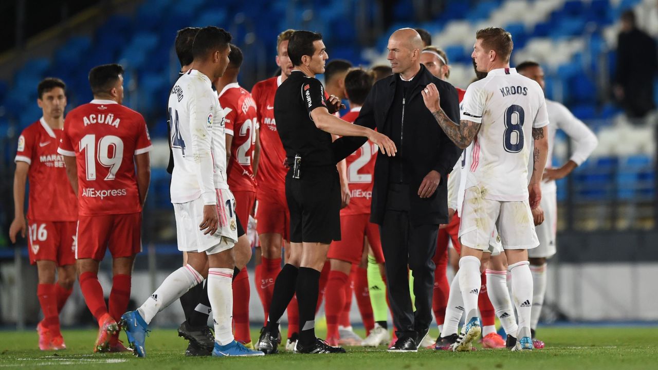 Zidane interacts with referee Juan Martinez Munuera after the La Liga match between Real Madrid and Sevilla.