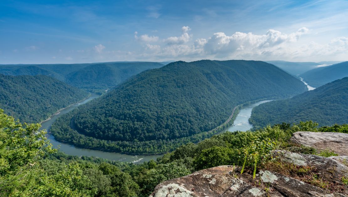 The New River makes a horseshoe bend below the main overlook at Grandview in New River Gorge National Park.