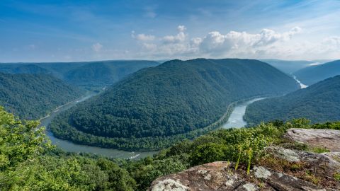 The New River makes a horseshoe bend below the main overlook at Grandview in New River Gorge National Park.