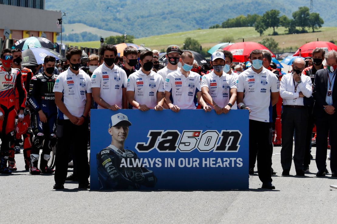 Teammates of Jason Dupasquier pay a minute of silence in his memory on Sunday.