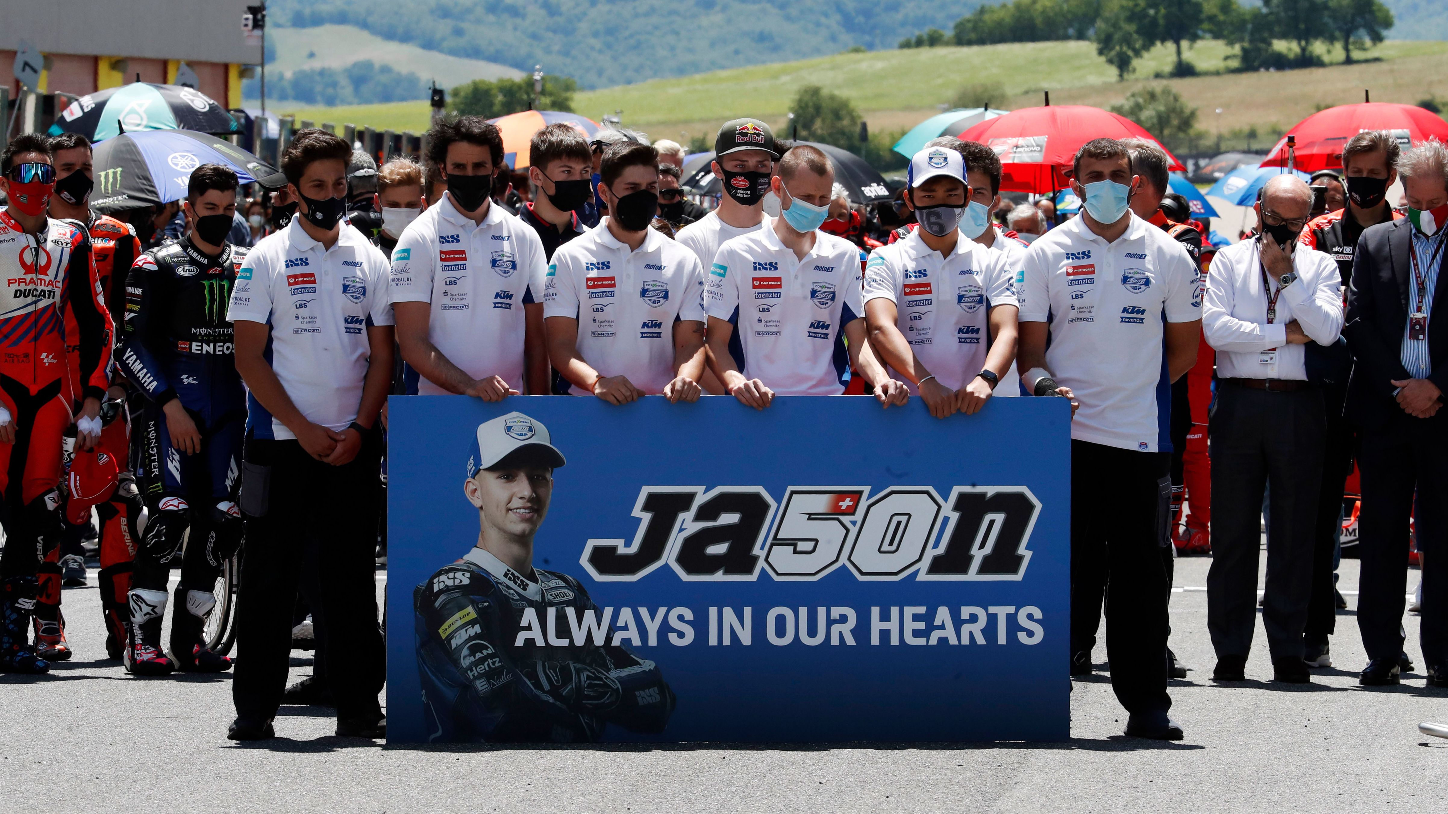 Teammates of Jason Dupasquier pay a minute of silence in his memory on Sunday.