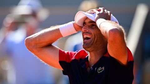 Andújar celebrates his upset win over Dominic Thiem on Sunday.