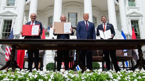 (L-R) Bahraini foreign minister Abdullatif al-Zayani, Netanyahu, Trump and UAE foreign minister Abdullah bin Zayed Al-Nahyan signed the so-called Abraham Accords at the White House in September 2020. 