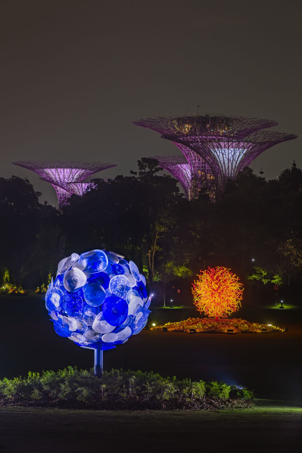Dale Chihuly's glass culptures, "Moon" (1999) and "Setting Sun" (2020).