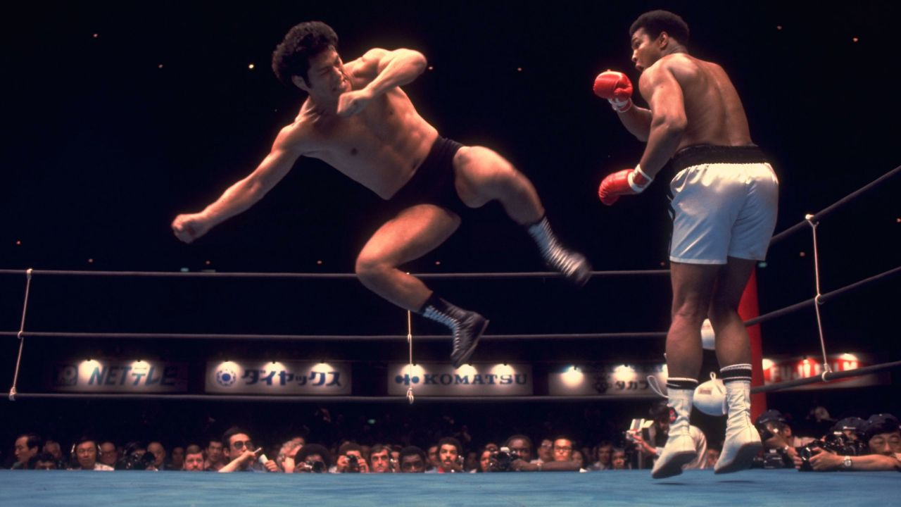 Inoki in action against Muhammad Ali during an exhibition match.
