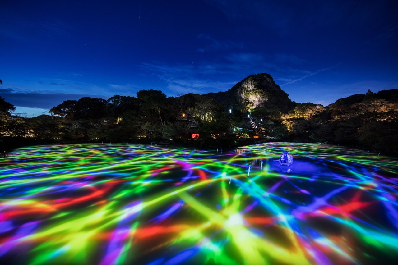 The pond at the Mifuneyama Rakuen park, lit up by teamLab in 2015.