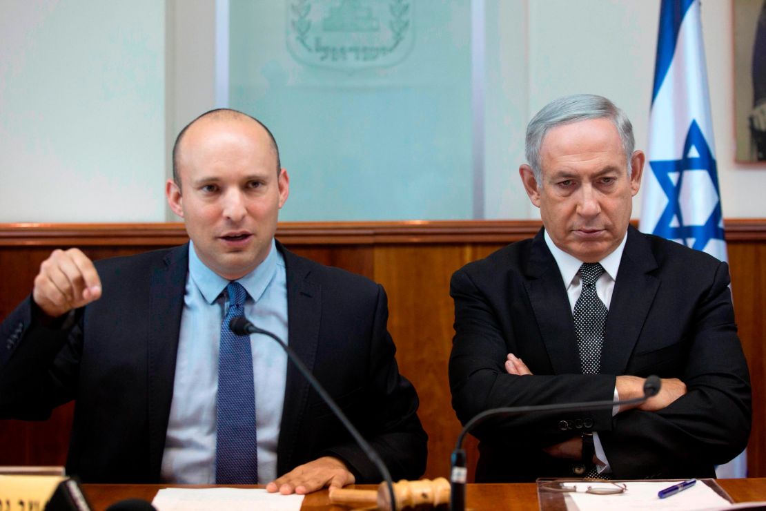 Naftali Bennett (L) and Benjamin Netanyahu, pictured during a cabinet meeting in August 2016.