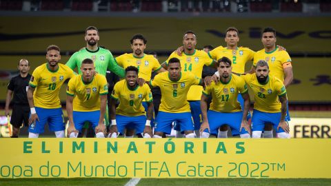 Players of Brazil pose for an official photo before the 2022 World Cup qualifier against Ecuador.