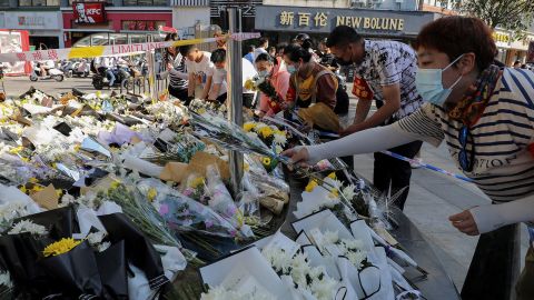 People lay flowers at the site of a stabbing that left 6 pedestrians dead and 14 wounded in the Chinese city of Anqing on June 6, 2021.