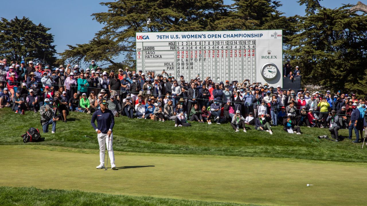 Saso putts wide on the 18th hole during the fourth round of the 76th U.S. Women's Open.