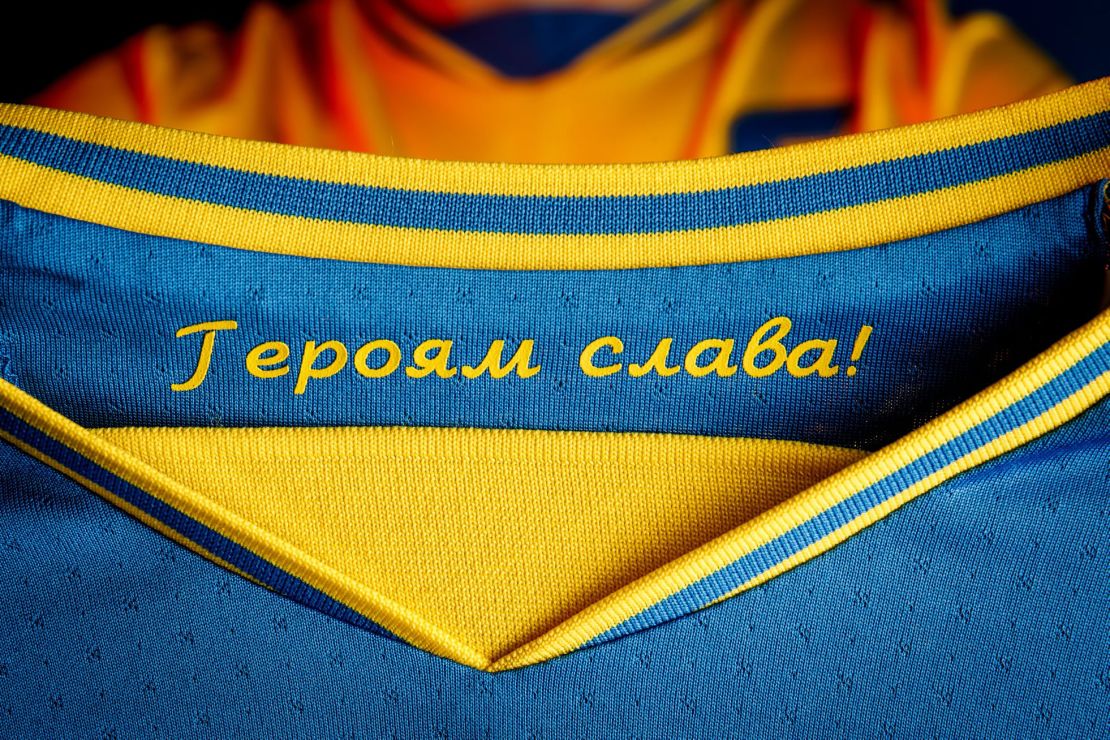 The slogan "Glory to the heroes" is printed inside the collar.