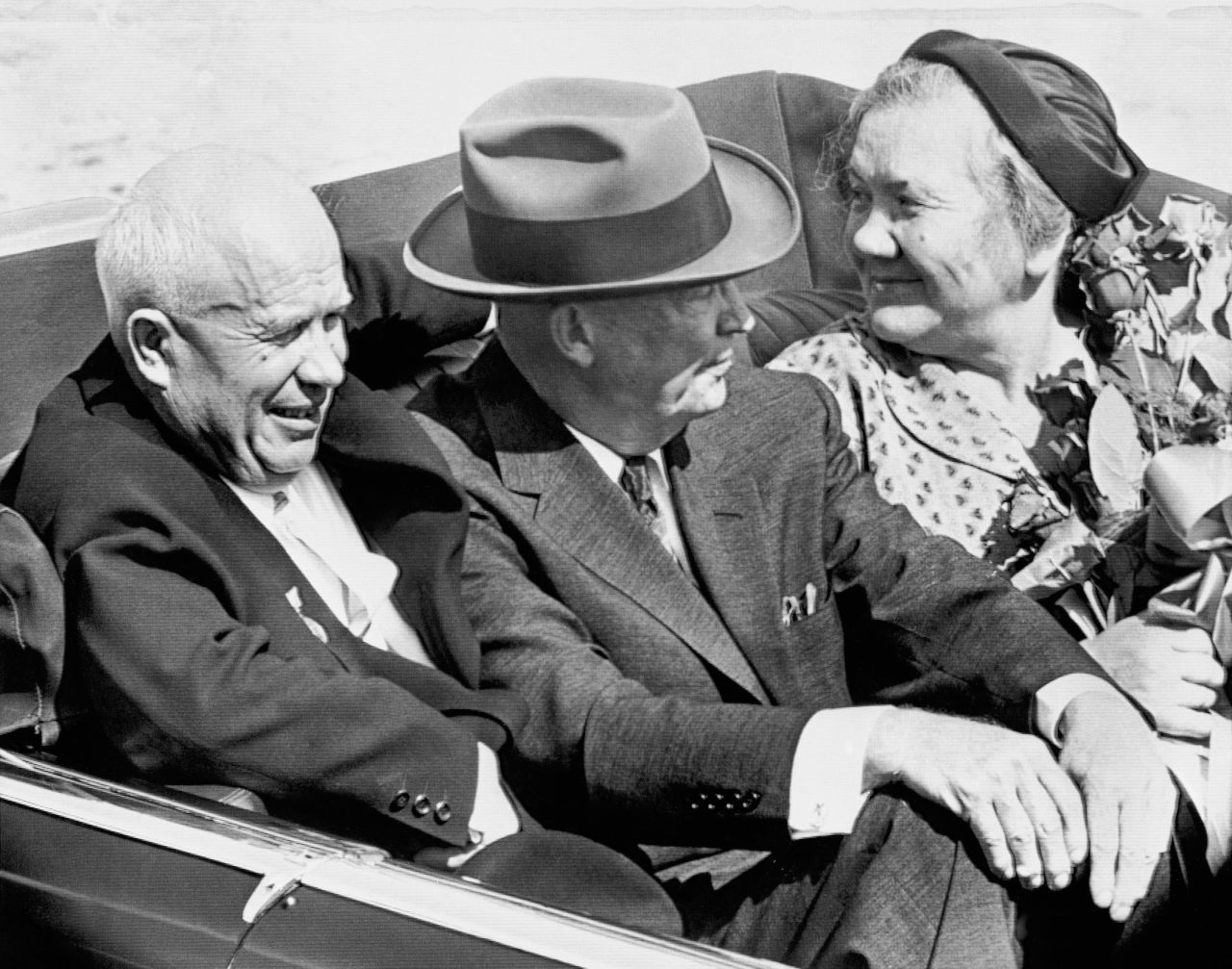 Eisenhower sits between the Khrushchevs as they are driven to Washington, DC, in 1959.