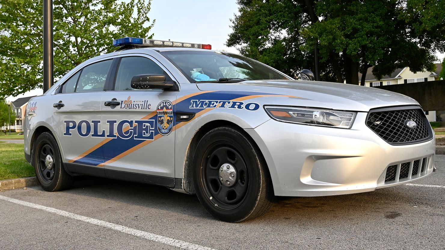 A Louisville Metro Police Officer is being federally charged for allegedly hitting a person with a riot stick in the head during an arrest in May 2020.