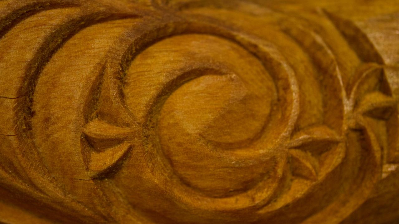 Māori carvings from New Zealand, which traditionally depicted astronomical and navigational knowledge.