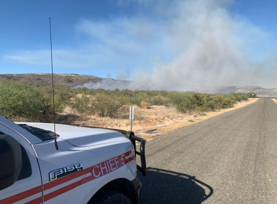 A wildfire in Cornville prompted evacuations and quickly grew to 1,000 acres after igniting Sunday.