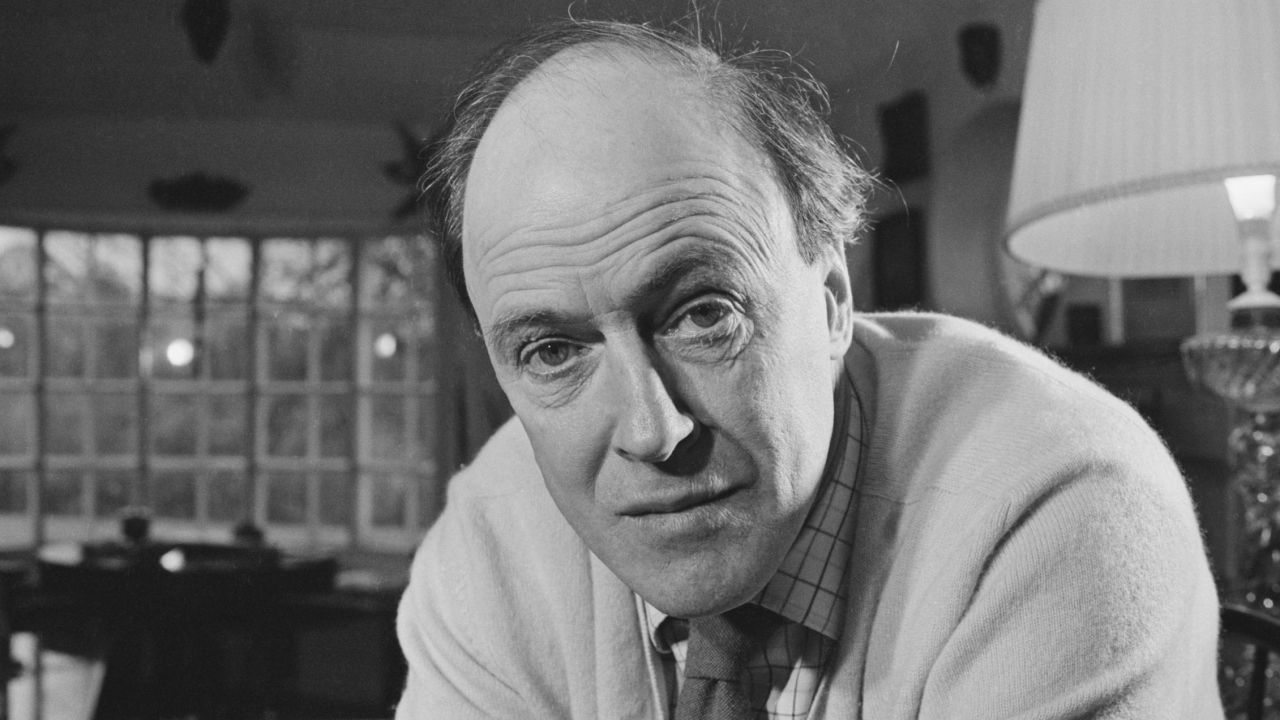 British novelist Roald Dahl (1916 - 1990), UK, 10th December 1971.  (Photo by Ronald Dumont/Daily Express/Getty Images)