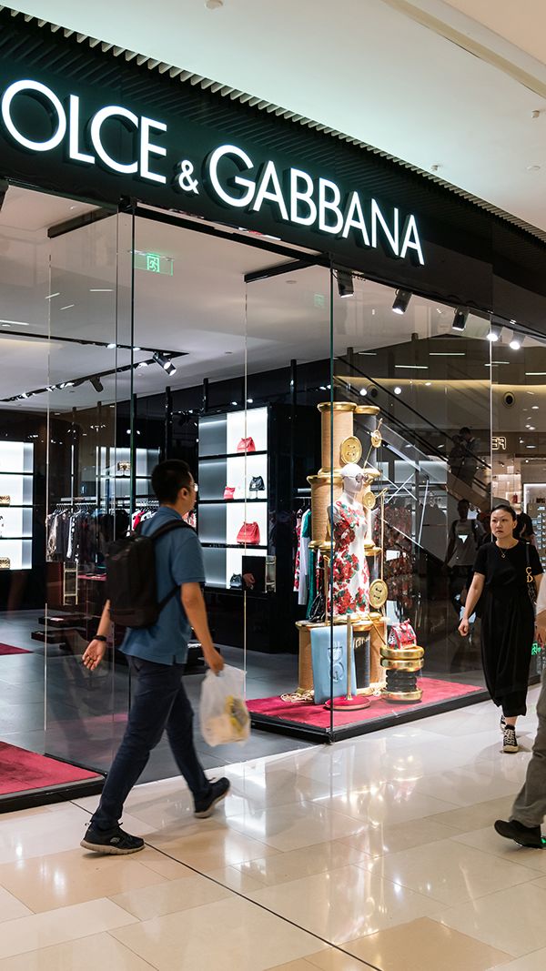 handelaar Concentratie vonk The Dolce & Gabbana Karen Mok backlash shows label is still struggling to  win back China | CNN
