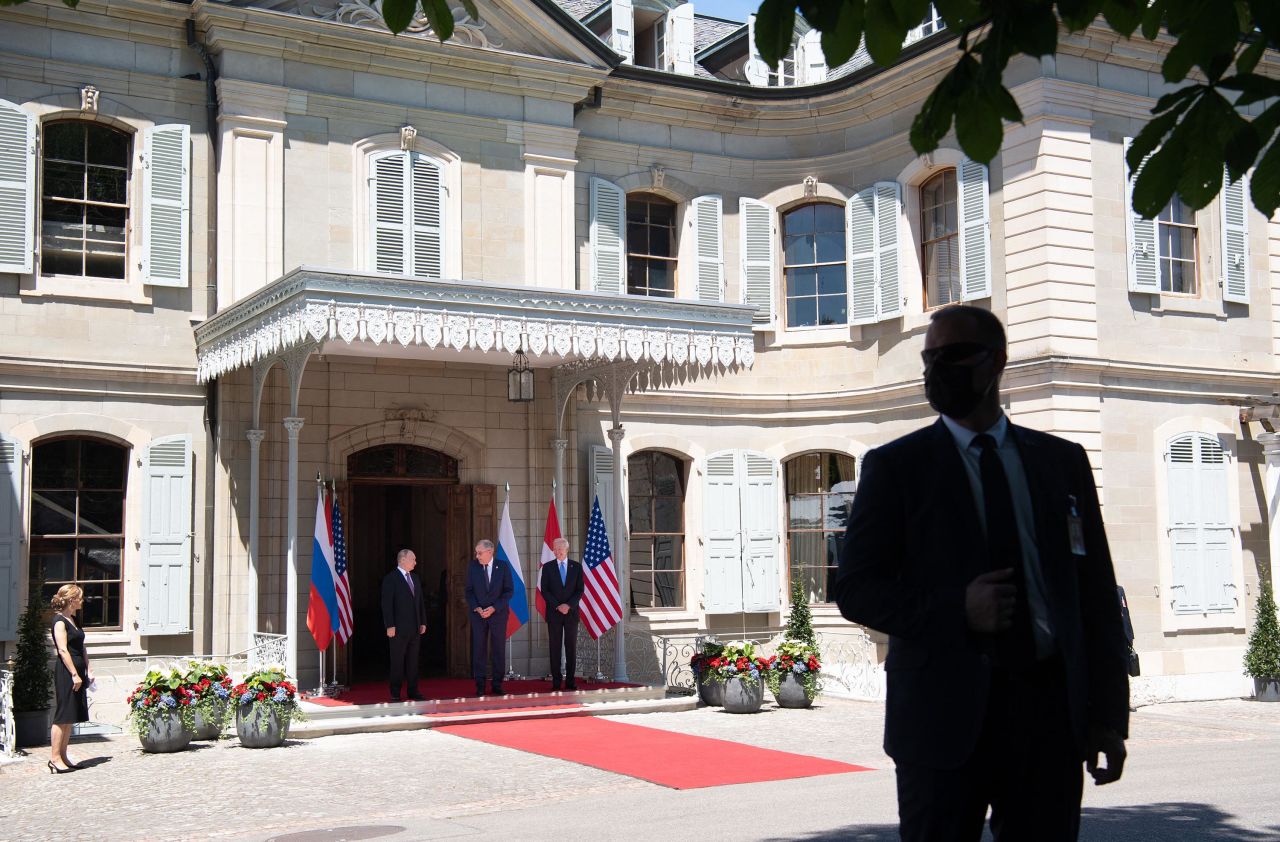 Biden and Putin stand alongside Swiss President Guy Parmelin outside Villa la Grange.