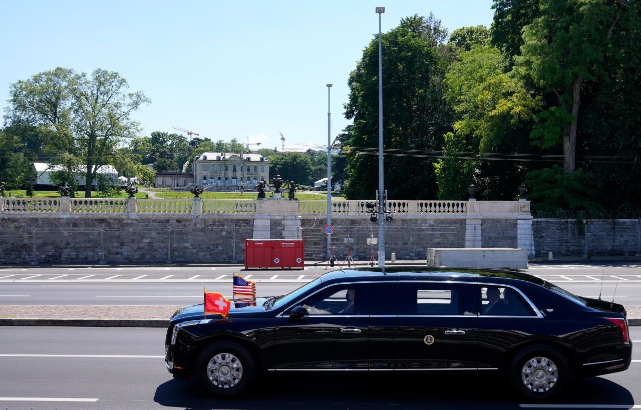 Biden's motorcade drives toward Villa la Grange.