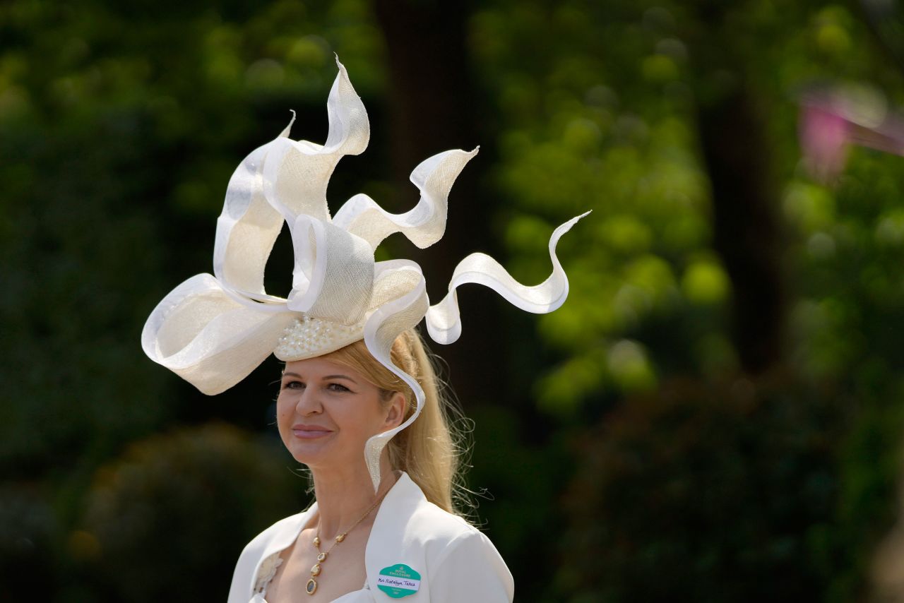 This guest donned a white, sculptural hat. 