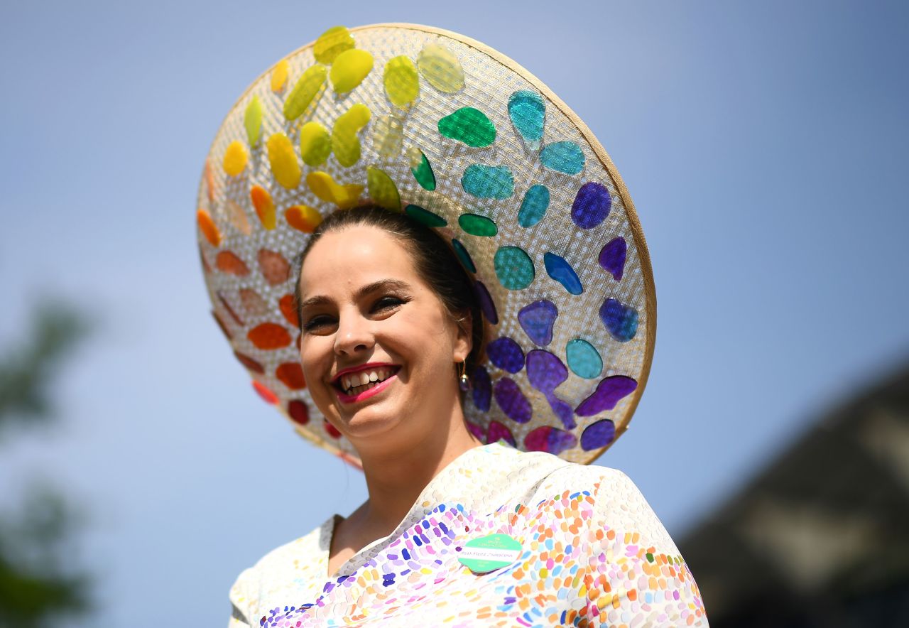 A full spectrum of glass petals adorned the bottom of this racegoers hat.