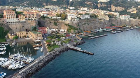 A project in Sorrento, Italy, sponsored by the country's Ministry of Environment and a tobacco brand, surveyed cigarette littering in the city. 