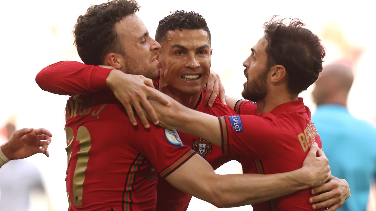 Ronaldo celebrates his goal with Jota (left) and Silva (right). 