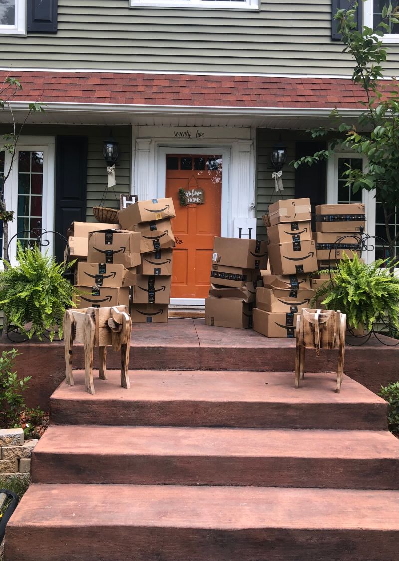 after-150-amazon-packages-arrived-at-a-woman-s-home-by-mistake-she