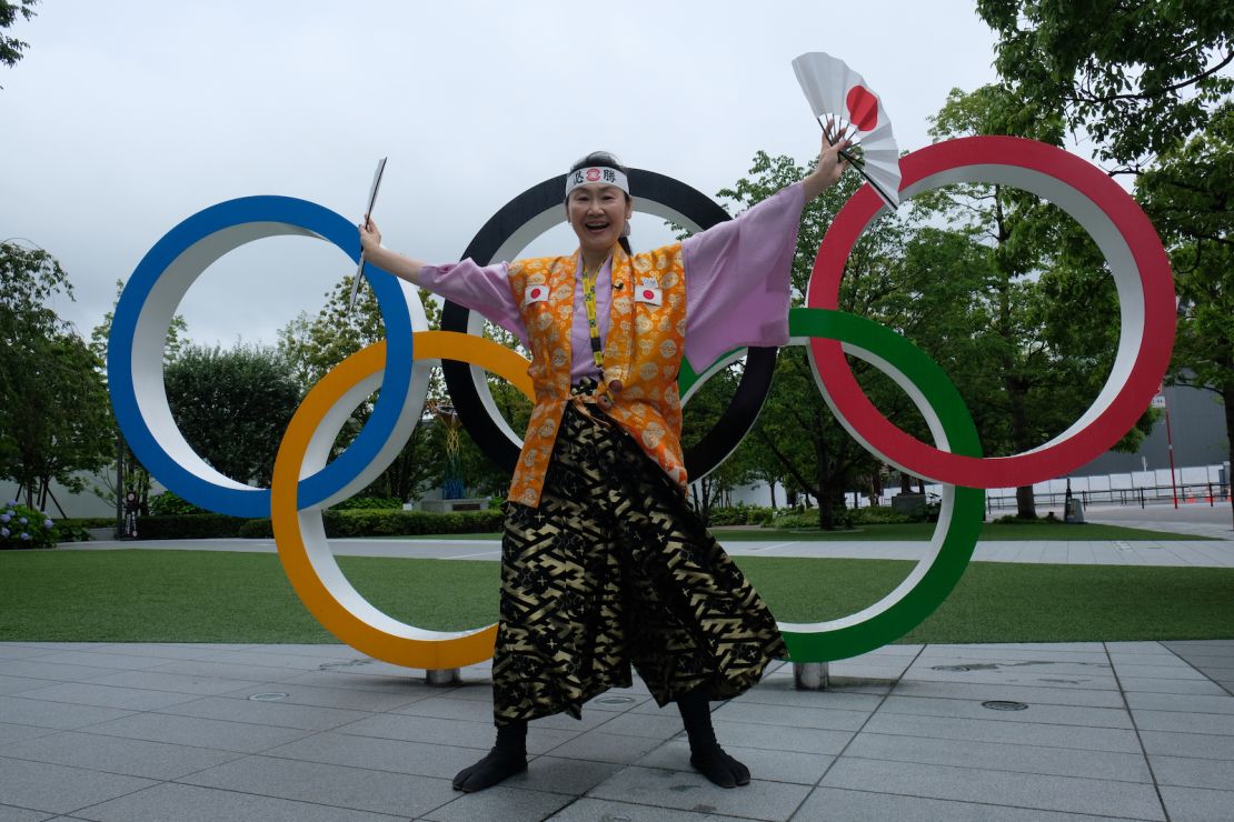 Ishikawa performs a traditional Japanese cheer dance called the "sansan'nanabyōshi" -- a routine usually performed at high school sports events to cheer on athletes.