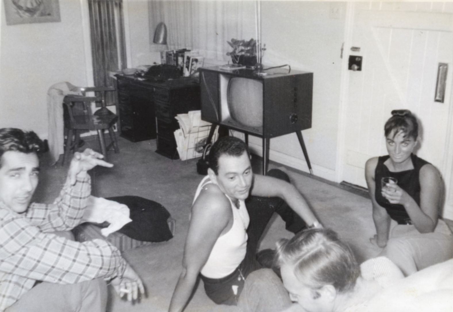 Alongside diary entries chronicling her Hollywood adventures, Jackie Collins cultivated several snapshots of the era, including photos like this one of casual gatherings.