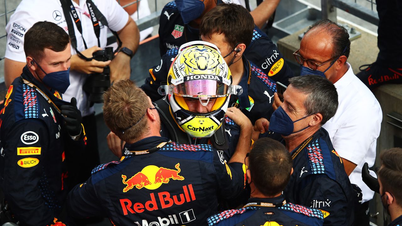 Verstappen and his teammates  celebrate after winning Styrian Grand Prix. 